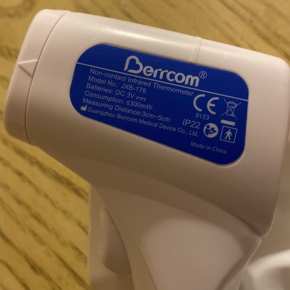 NWT non-contact infrared thermometer, in box, model JXB-178, LCD screen - Picture 10 of 15